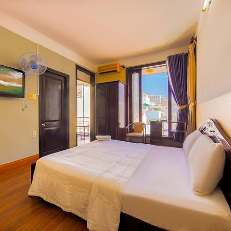 Ponys Hotel Nha Trang Buitenkant foto