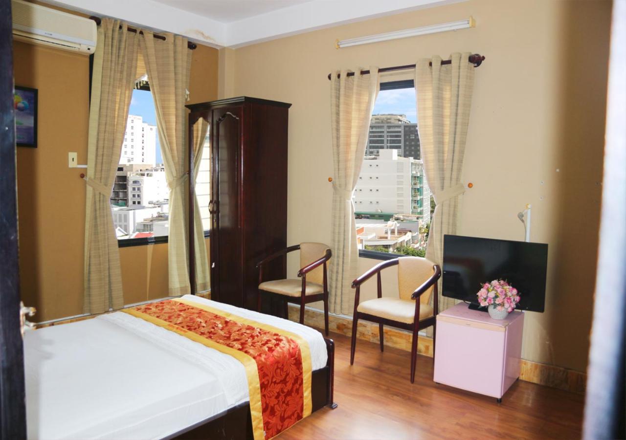 Ponys Hotel Nha Trang Buitenkant foto