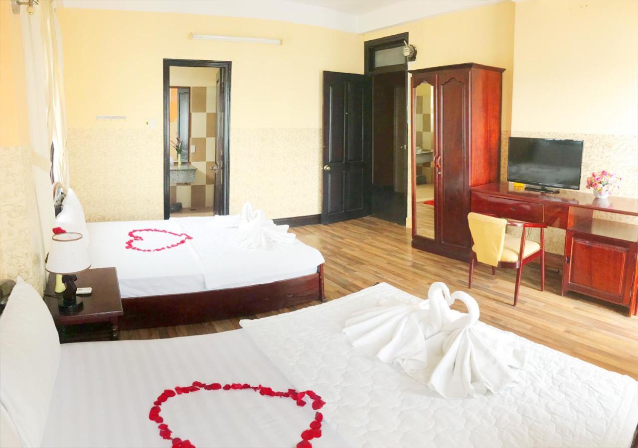 Ponys Hotel Nha Trang Buitenkant foto