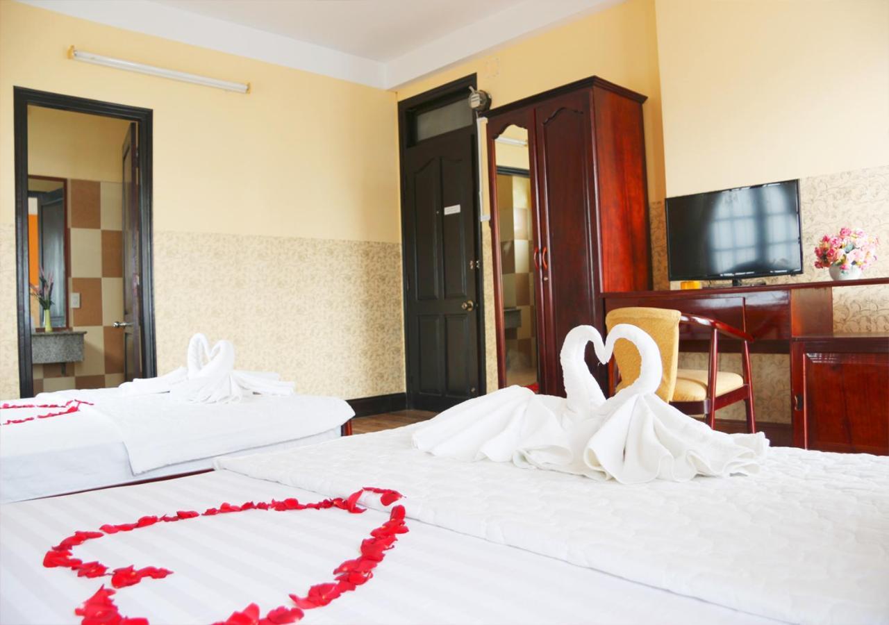 Ponys Hotel Nha Trang Buitenkant foto
