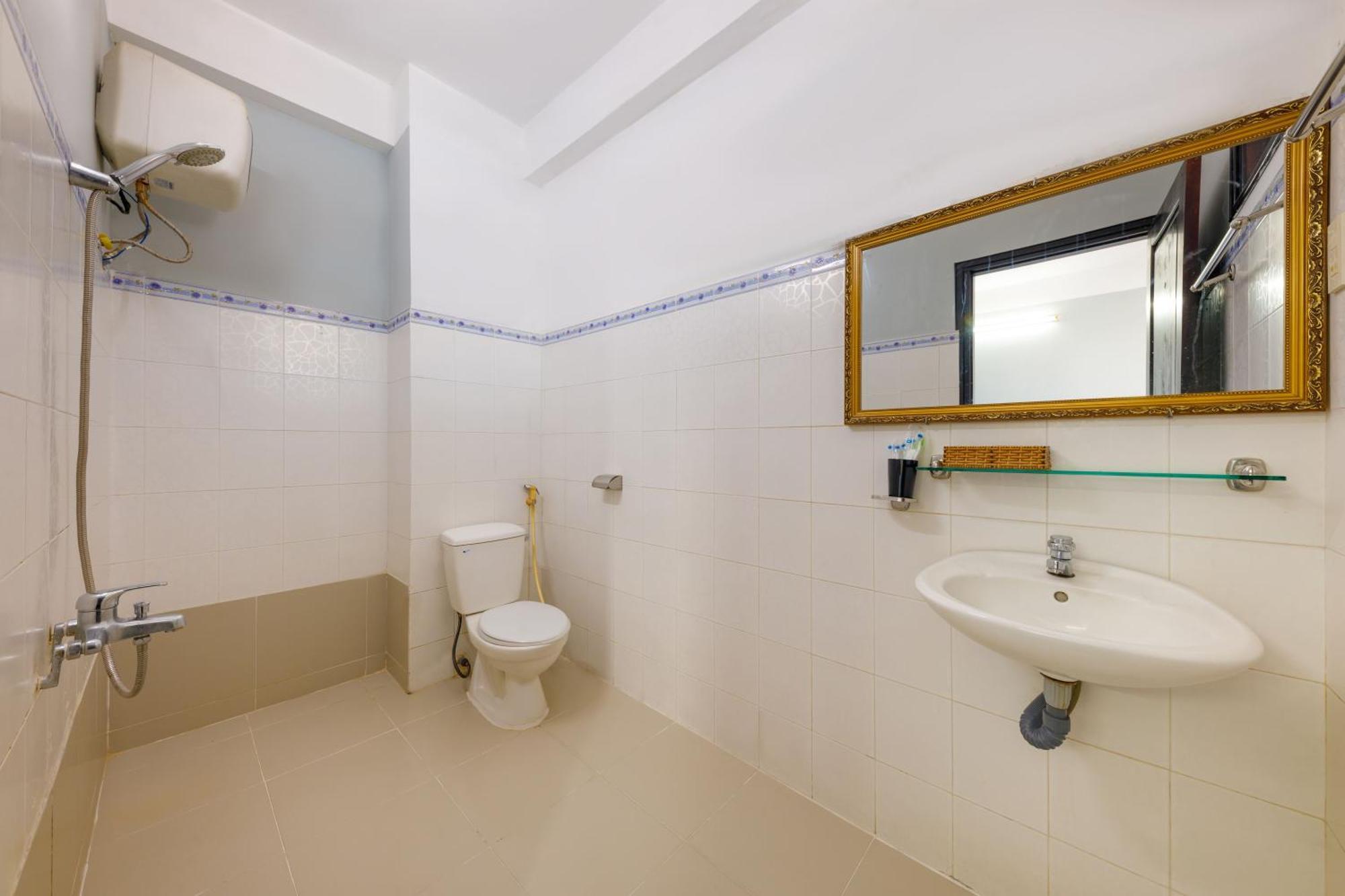 Ponys Hotel Nha Trang Buitenkant foto