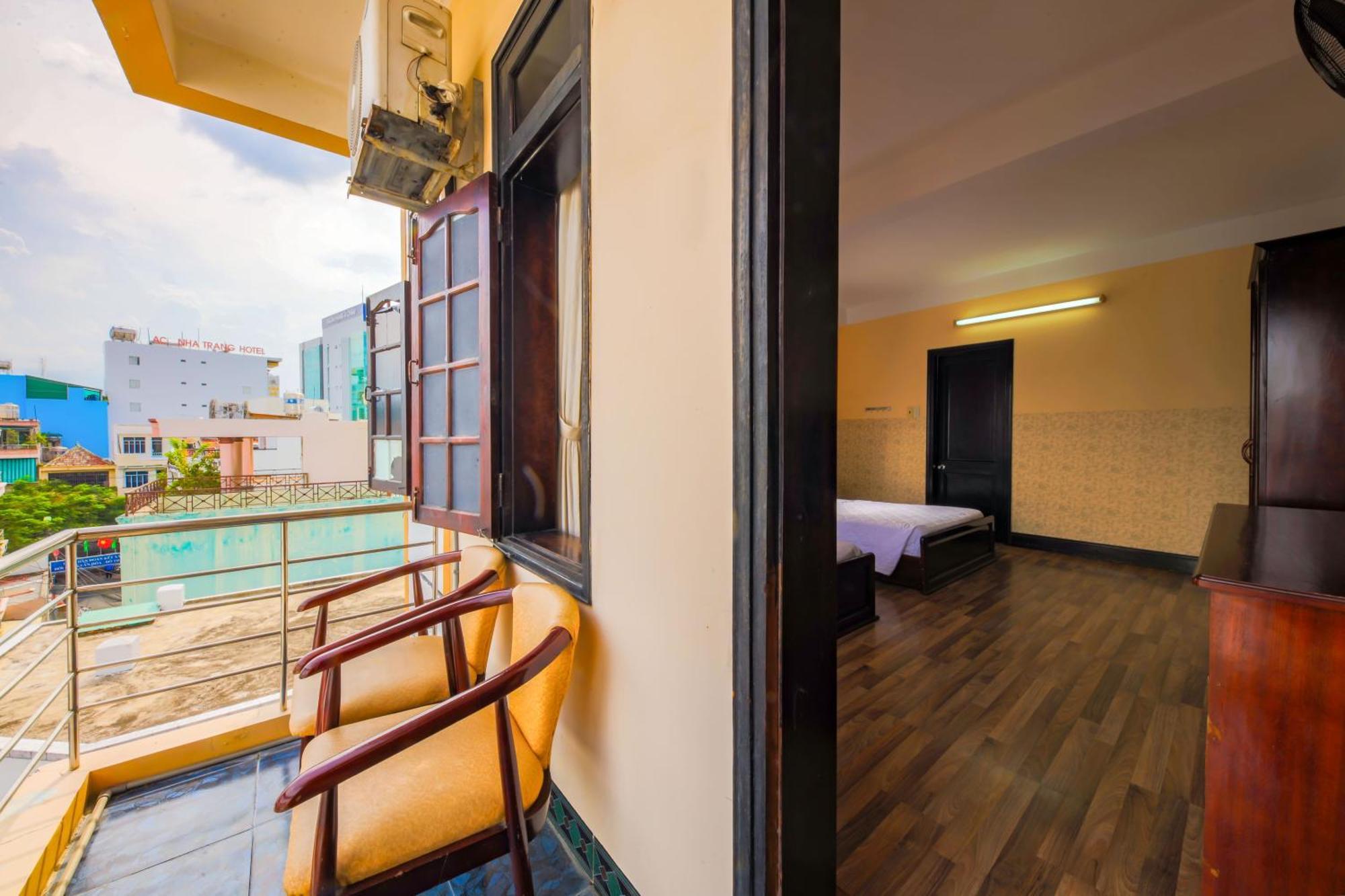 Ponys Hotel Nha Trang Buitenkant foto