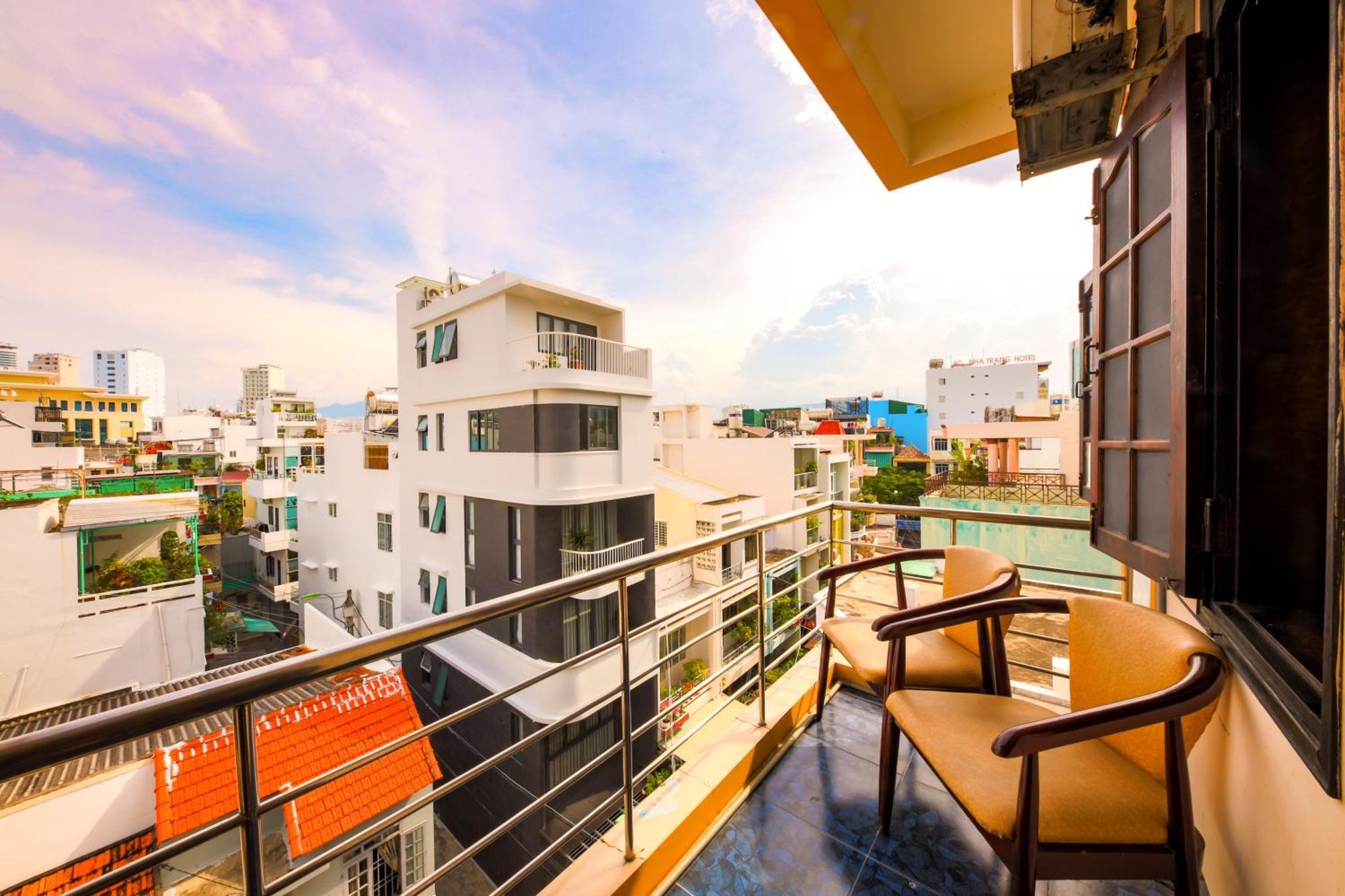 Ponys Hotel Nha Trang Buitenkant foto
