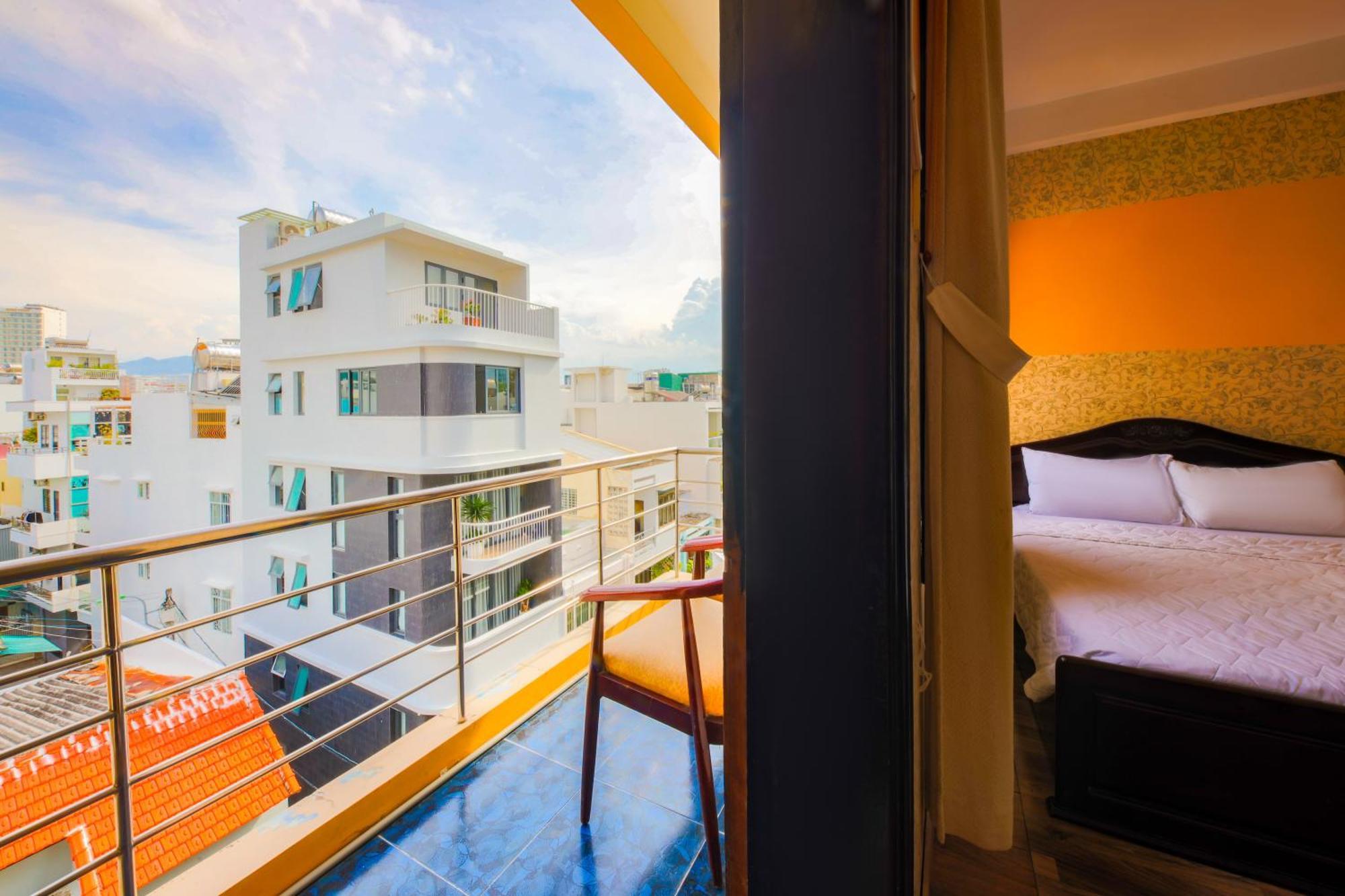 Ponys Hotel Nha Trang Buitenkant foto