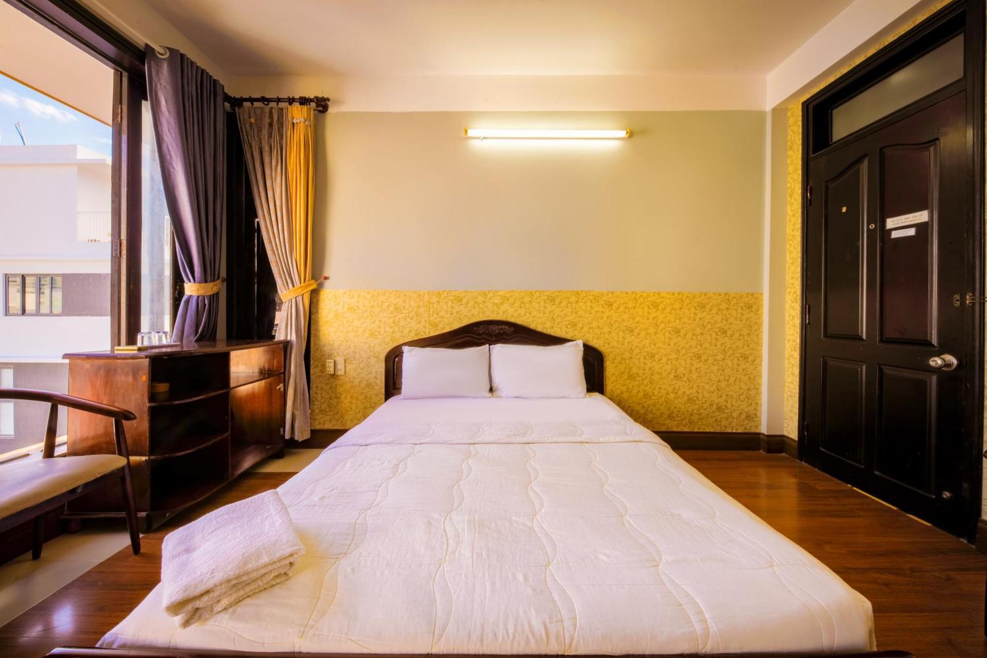 Ponys Hotel Nha Trang Buitenkant foto