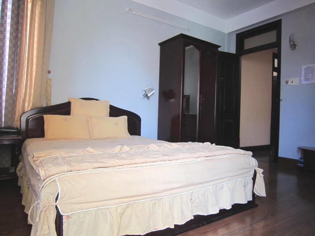 Ponys Hotel Nha Trang Buitenkant foto