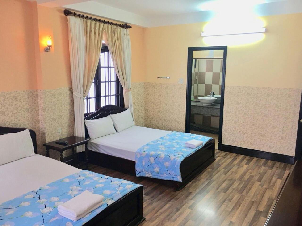 Ponys Hotel Nha Trang Buitenkant foto